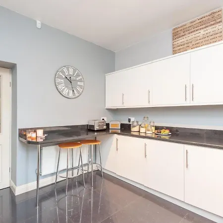 Pass The Keys Breathtaking View Family Home Leeds Leeds (West Yorkshire)