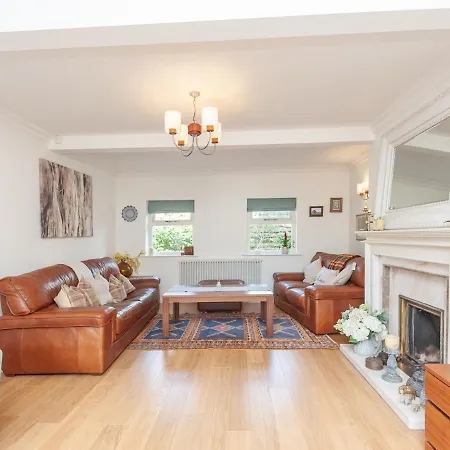 Pass The Keys Breathtaking View Family Home Leeds
