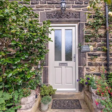Pass The Keys Breathtaking View Family Home Leeds Holiday home