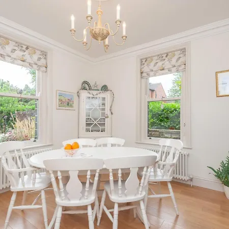 Pass The Keys Breathtaking View Family Home Leeds