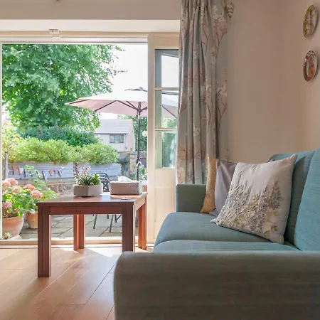 Holiday home Pass The Keys Breathtaking View Family Home Leeds