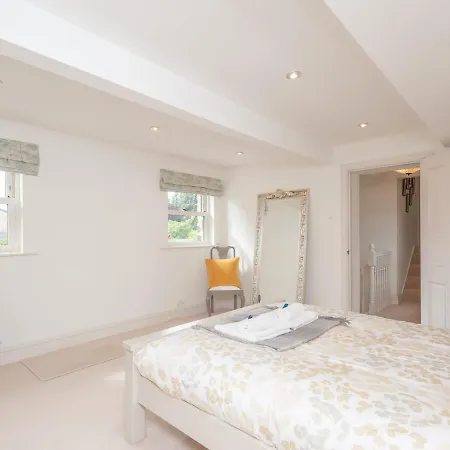 Holiday home Pass The Keys Breathtaking View Family Home Leeds *