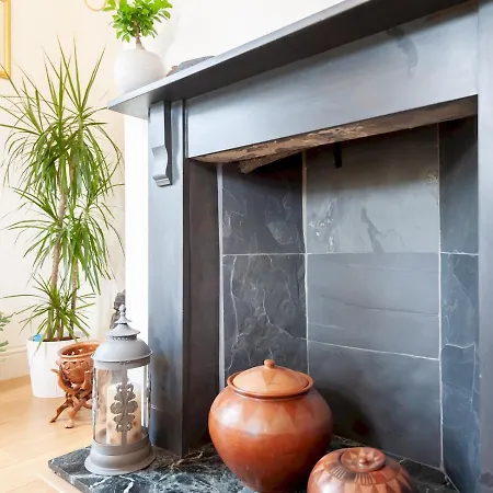 Pass The Keys Breathtaking View Family Home Leeds *