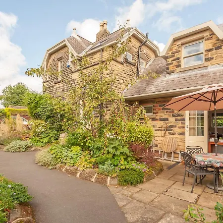 Pass The Keys Breathtaking View Family Home Leeds *