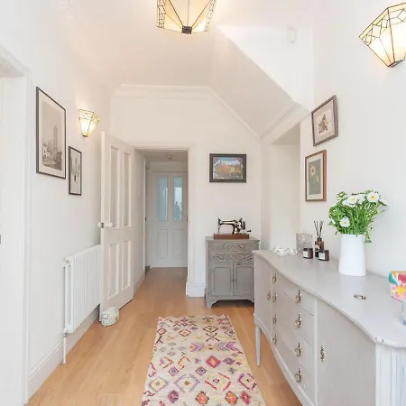 Pass The Keys Breathtaking View Family Home Leeds * Leeds (West Yorkshire)