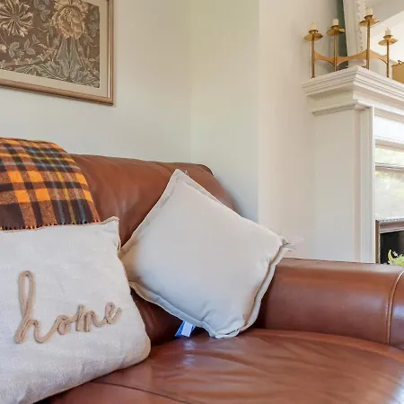 Pass The Keys Breathtaking View Family Home Leeds