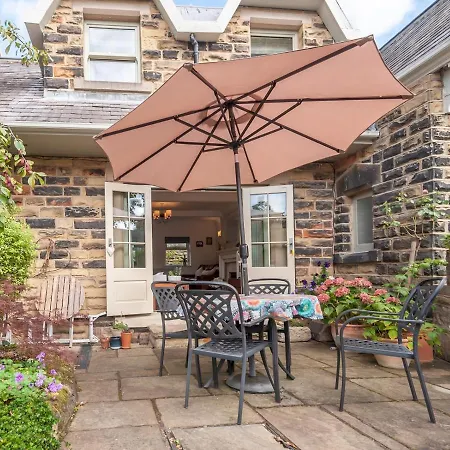 Pass The Keys Breathtaking View Family Home Leeds