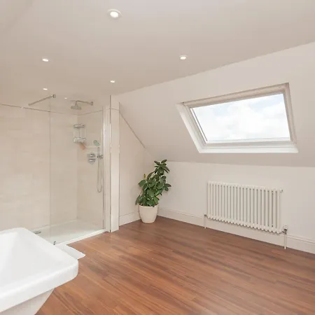 Pass The Keys Breathtaking View Family Home Leeds Holiday home *